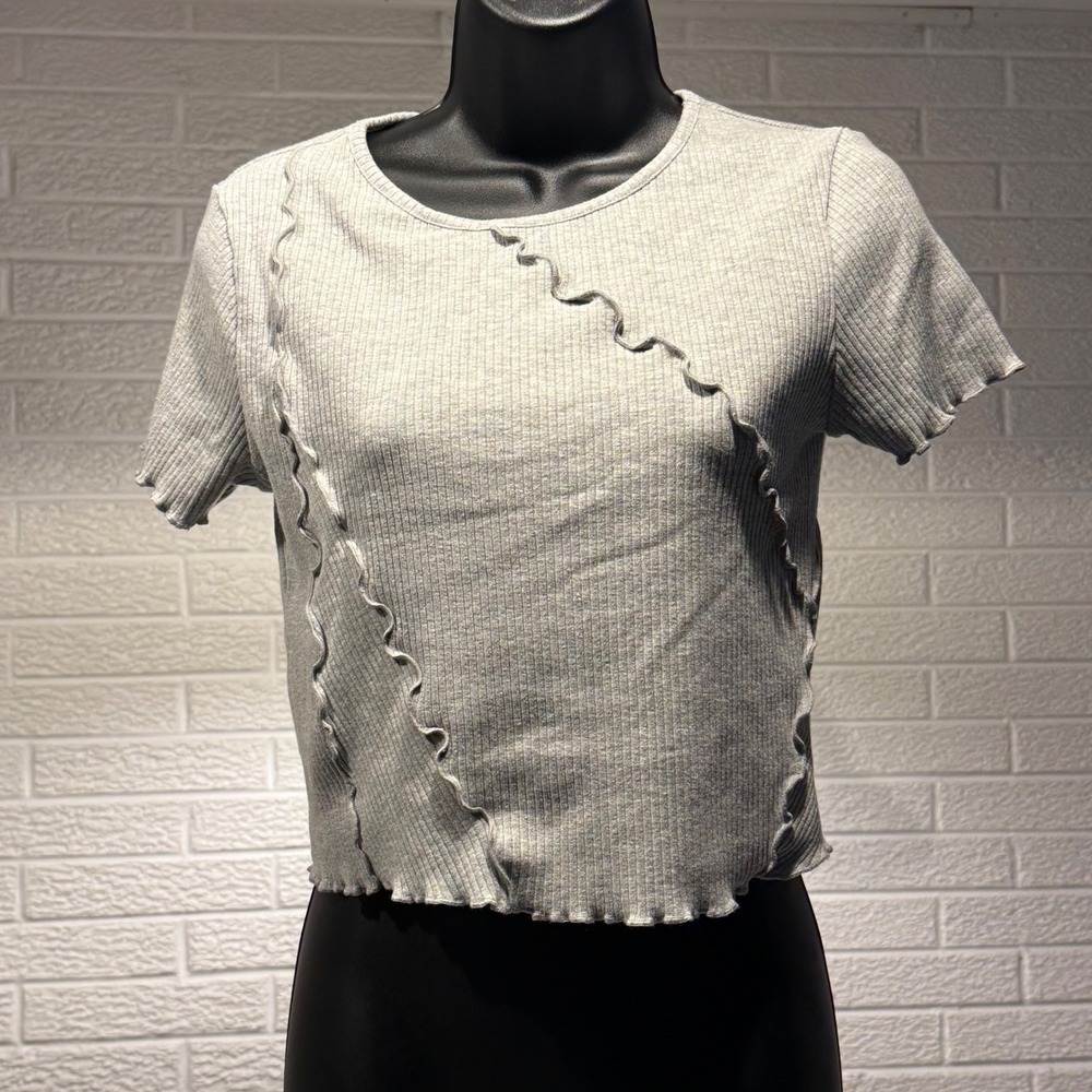 Wild Fable Womens Gray Ribbed Knit Ruffle Trim Short Sleeve Crop Top